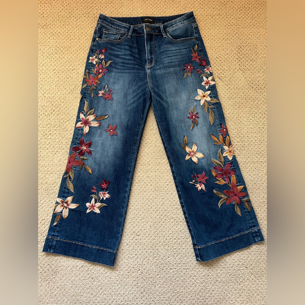 Driftwood wide leg embroidered jeans with stretch. Length is 25 1/2.